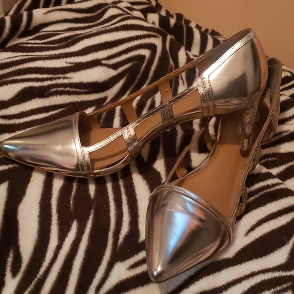 Low heel pump soft platinum - Picture 4 of 4